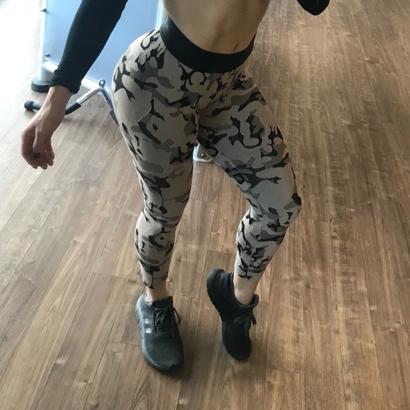 Pants - Camo leggings